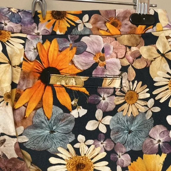 Maeve floral cropped pants, size 2 - Picture 4 of 9